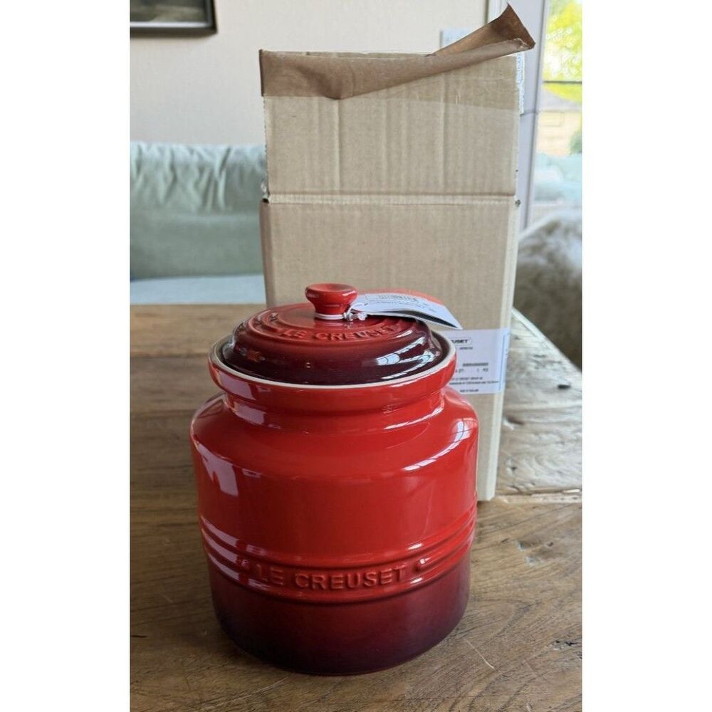 Le Creuset Stoneware Biscuit Cookie Jar Lidded 2.4 L Cerise Cherry Red NEW